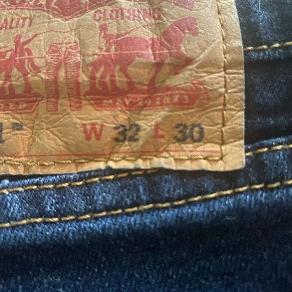 LEVIS-511-MENS 32/30 JEANS-PERFECT CONDITION